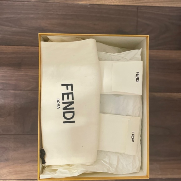 Fendi Sneaker - Picture 2 of 5